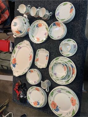 Villeroy & Boch Amapola Floral Porcelain Dinnerware Set